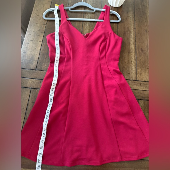 New Red Dress Size Medium - Picture 7 of 8